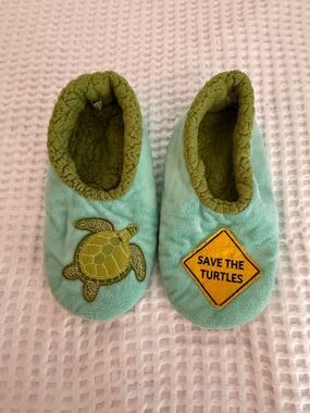 Snoozies Green Plush save the Turtles Slippers